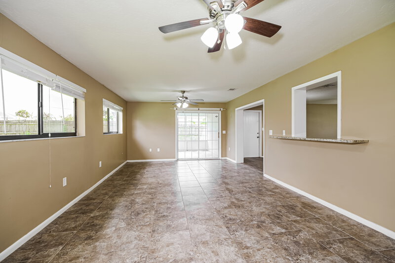 1,630/Mo, 431 Veronica Ave NE Palm Bay, FL 32907 Family Room View