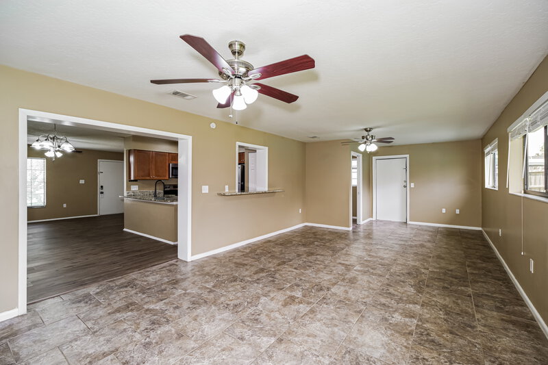 1,630/Mo, 431 Veronica Ave NE Palm Bay, FL 32907 Family Room View 2