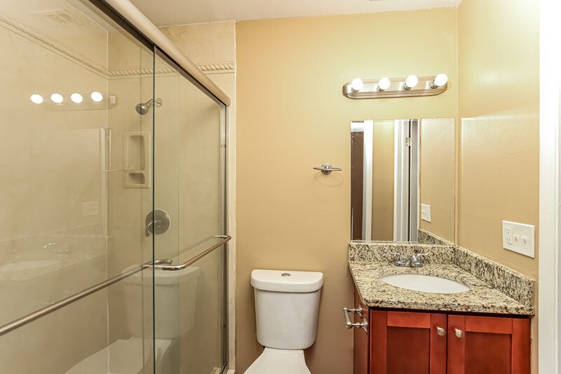 1,775/Mo, 431 Veronica Ave NE Palm Bay, FL 32907 Main Bathroom View 2