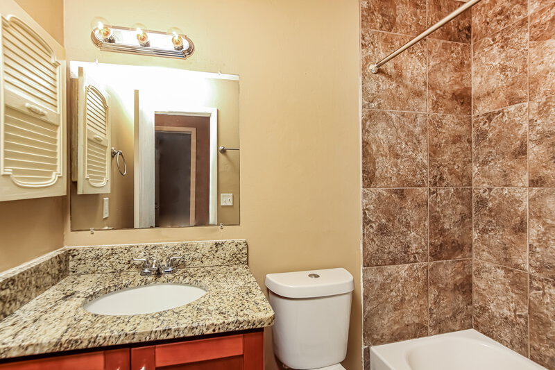 1,775/Mo, 431 Veronica Ave NE Palm Bay, FL 32907 Bathroom View