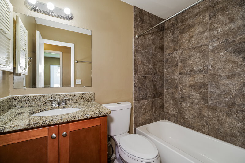 1,630/Mo, 431 Veronica Ave NE Palm Bay, FL 32907 Bathroom View