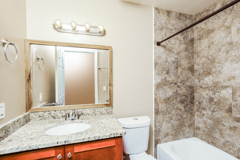 1,935/Mo, 1647 Baker St NE Palm Bay, FL 32907 Bathroom View