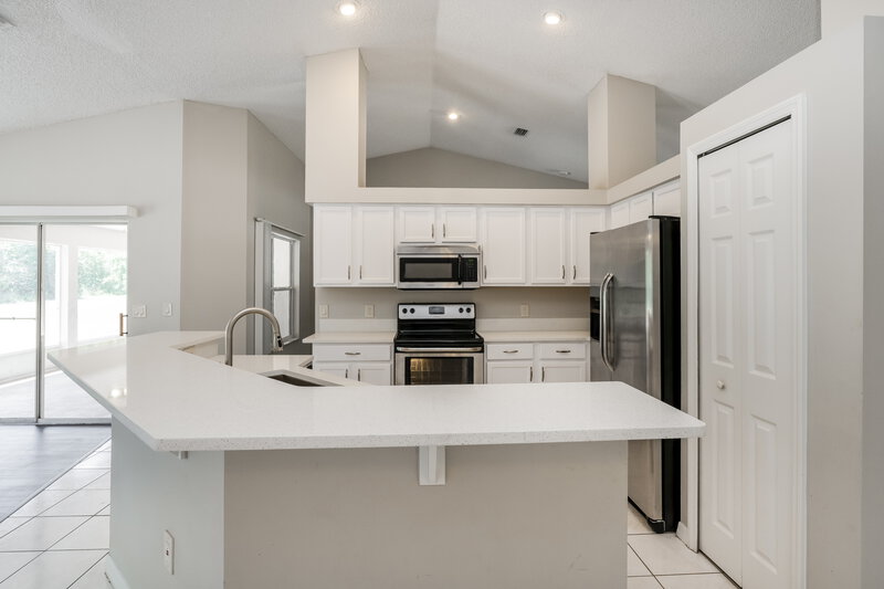 2,195/Mo, 720 RIVIERA DR NE Palm Bay, FL 32905 Kitchen View