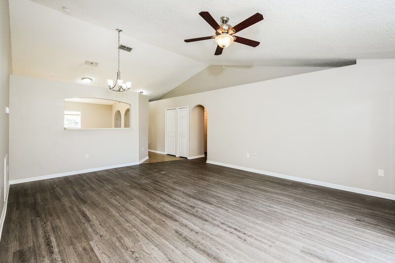 2,270/Mo, 1037 Galvin Ave Sw Palm Bay, FL 32908 Living Room View 2