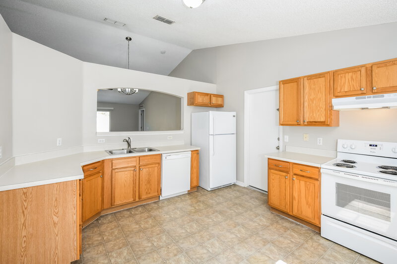 2,270/Mo, 1037 Galvin Ave Sw Palm Bay, FL 32908 Kitchen View 2