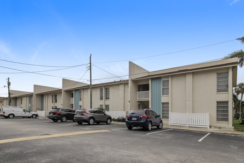 0/Mo, 250 N Banana River Dr Unit C-2 Merritt Island, FL 32952 External View