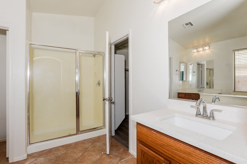 2,220/Mo, 35428 N Shorthorn Trl San Tan Valley, AZ 85143 Main Bathroom View 2