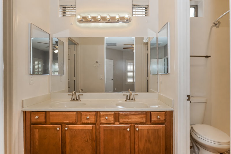 2,005/Mo, 2650 E Wildhorse Pl Chandler, AZ 85286 Main Bathroom View