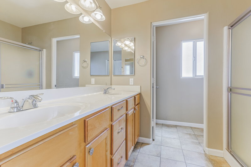 2,275/Mo, 1022 N Henry Dr Chandler, AZ 85224 Main Bathroom View