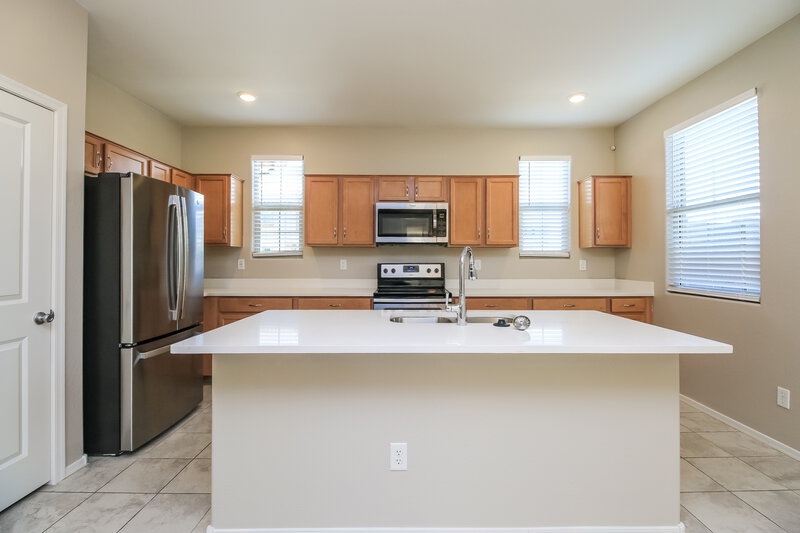 2,600/Mo, 6921 E Peralta Cir Mesa, AZ 85212 Kitchen View 2