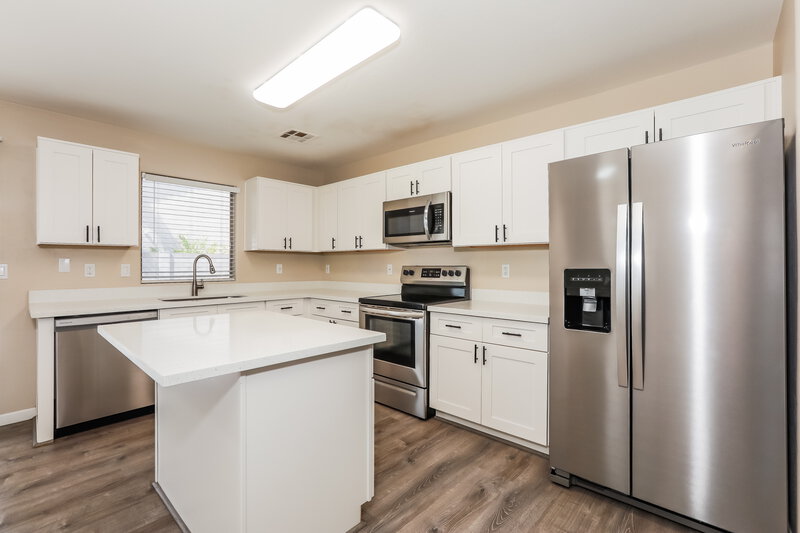2,125/Mo, 1924 E Connemara Dr San Tan Valley, AZ 85140 Kitchen View