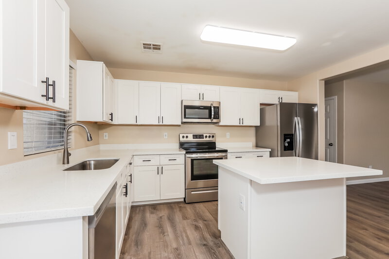 2,125/Mo, 1924 E Connemara Dr San Tan Valley, AZ 85140 Kitchen View 2