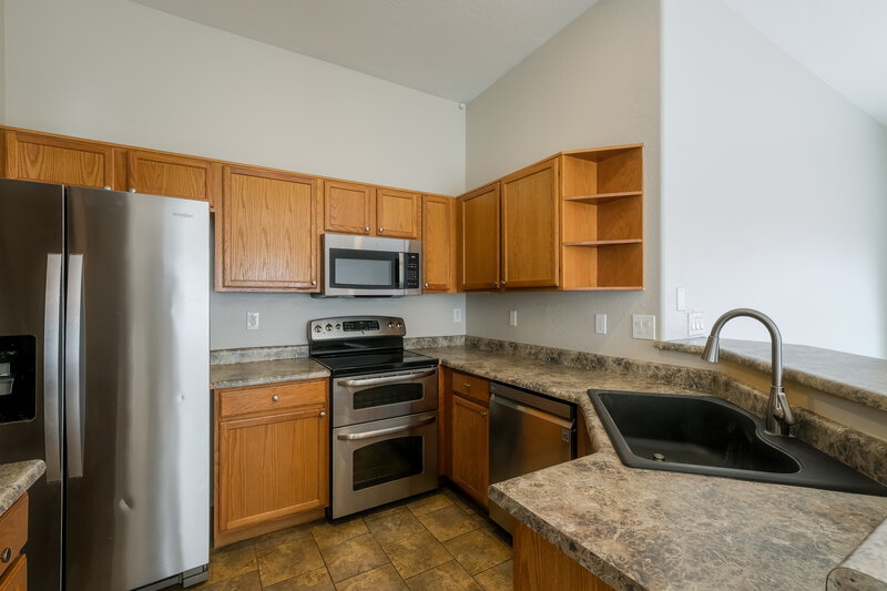 1,930/Mo, 3510 W Thurman Dr Laveen, AZ 85339 Kitchen View