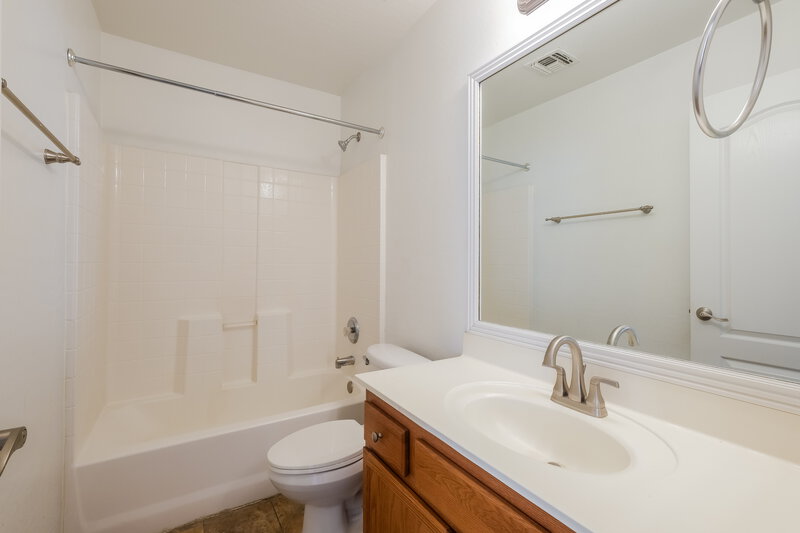 1,930/Mo, 3510 W Thurman Dr Laveen, AZ 85339 Bathroom View