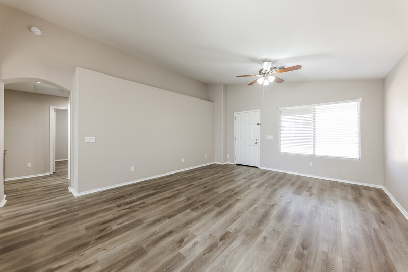 2,095/Mo, 20972 N 84th Ln Peoria, AZ 85382 Living Room View