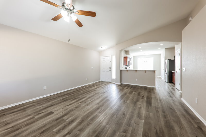 2,095/Mo, 20972 N 84th Ln Peoria, AZ 85382 Living Room View 2