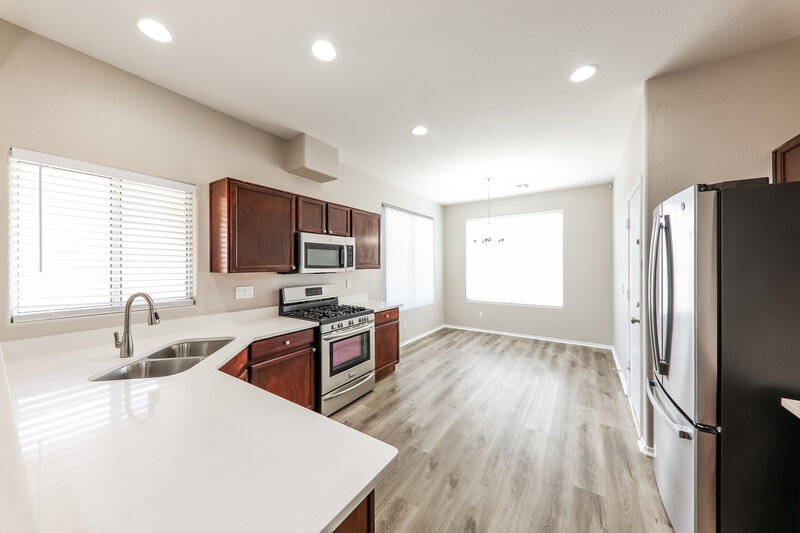 2,095/Mo, 20972 N 84th Ln Peoria, AZ 85382 Kitchen View
