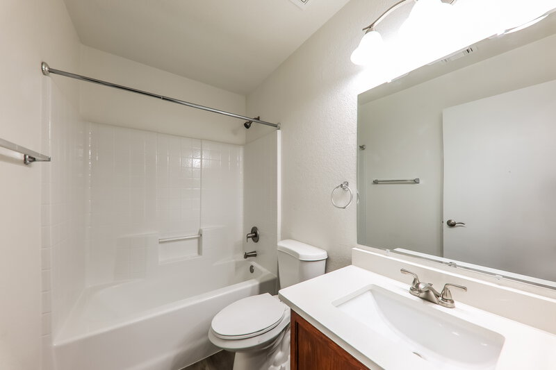 2,095/Mo, 20972 N 84th Ln Peoria, AZ 85382 Bathroom View