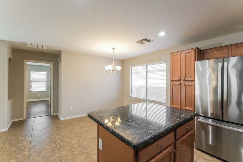 2,160/Mo, 2029 W Allens Peak Dr Queen Creek, AZ 85142 Kitchen View