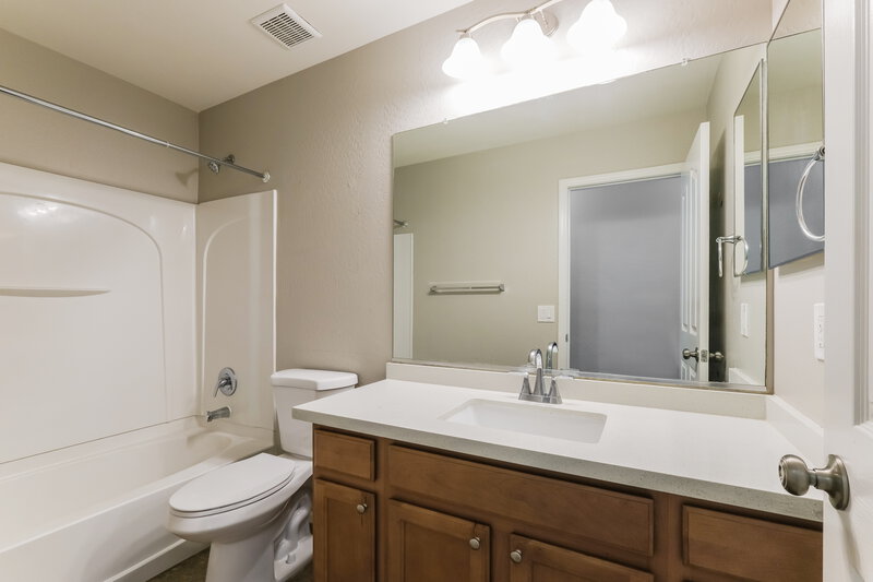 2,160/Mo, 2029 W Allens Peak Dr Queen Creek, AZ 85142 Bathroom View