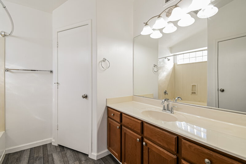 2,185/Mo, 3538 S Calderon Cir Mesa, AZ 85212 Main Bathroom View