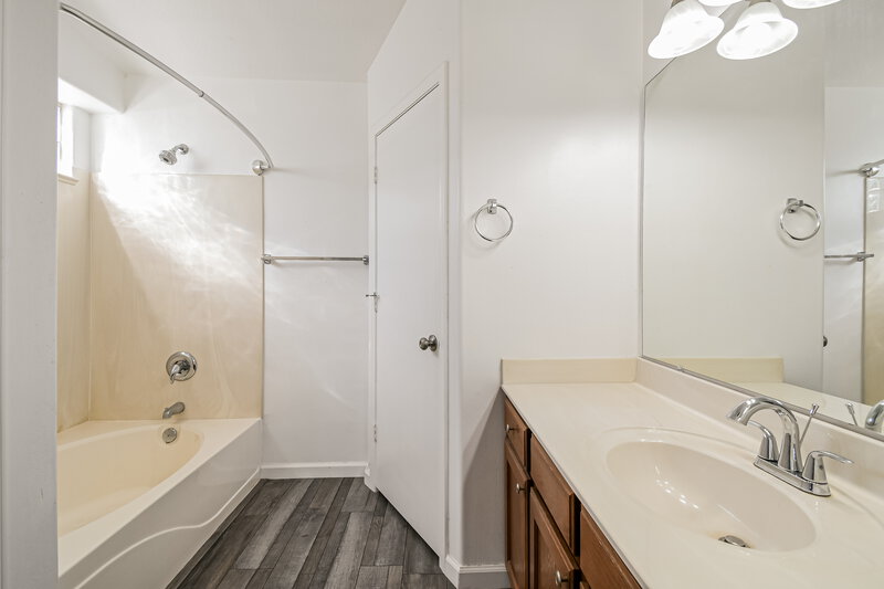 2,185/Mo, 3538 S Calderon Cir Mesa, AZ 85212 Main Bathroom View 2