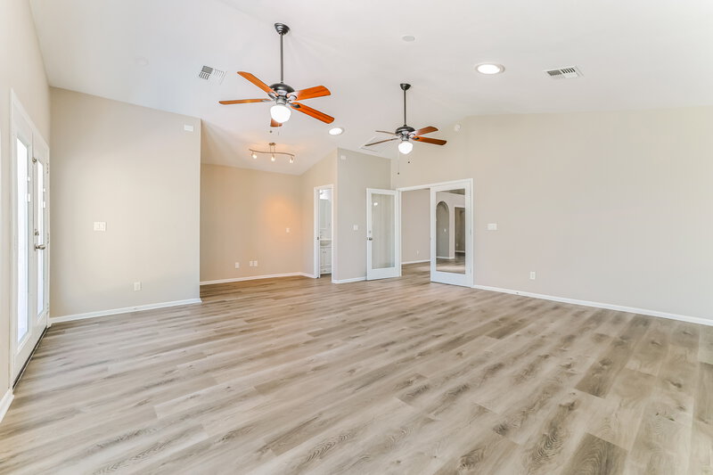 2,465/Mo, 646 E Gila Ln Chandler, AZ 85225 Family Room View 2