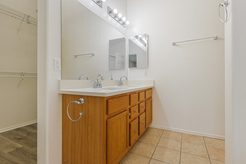 2,050/Mo, 10857 E Arcadia Ave Mesa, AZ 85208 Main Bathroom View