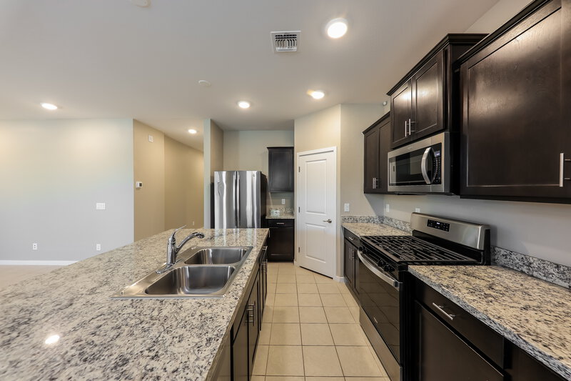 1,870/Mo, 25258 N 144th Drive Surprise, AZ 85387 Kitchen View