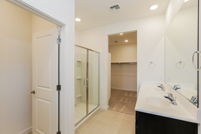 2,255/Mo, 25258 N 144th Drive Surprise, AZ 85387 Main Bathroom View