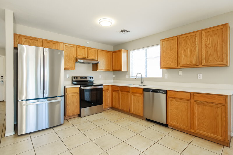 2,030/Mo, 3326 W Shumway Farm Rd Phoenix, AZ 85041 Kitchen View
