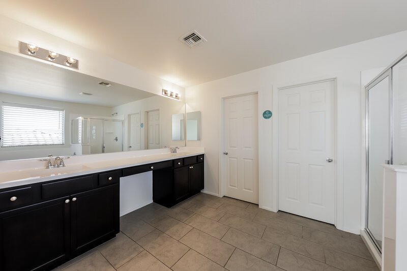 3,480/Mo, 9147 N 98th Ave Peoria, AZ 85345 Main Bathroom View