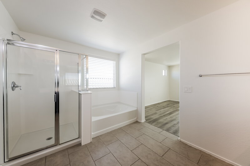 3,480/Mo, 9147 N 98th Ave Peoria, AZ 85345 Main Bathroom View 2