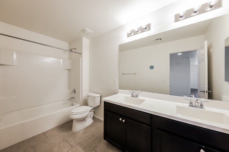 3,480/Mo, 9147 N 98th Ave Peoria, AZ 85345 Bathroom View