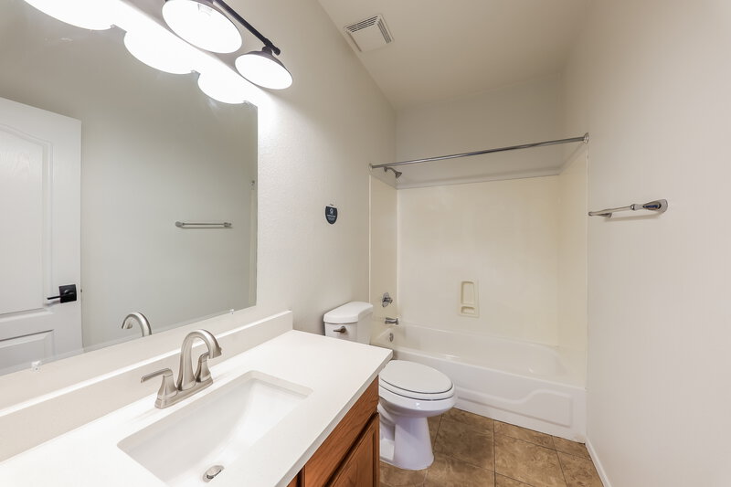 2,210/Mo, 9451 W Ross Ave Peoria, AZ 85382 Bathroom View