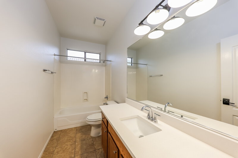 2,210/Mo, 9451 W Ross Ave Peoria, AZ 85382 Bathroom View 2