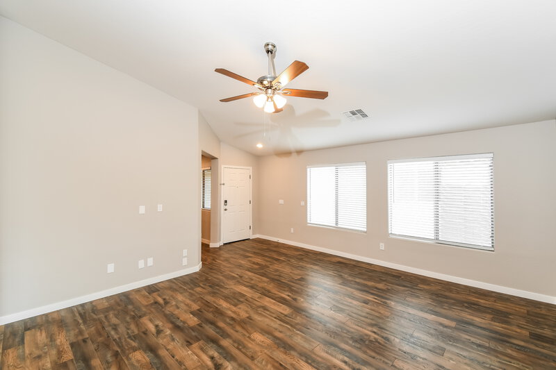 1,935/Mo, 1833 W Desert Hills Dr Queen Creek, AZ 85142 Living Room View