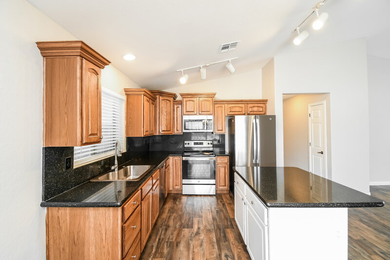 1,935/Mo, 1833 W Desert Hills Dr Queen Creek, AZ 85142 Kitchen View