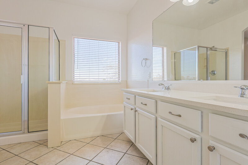 2,195/Mo, 3418 N 126th Ln Avondale, AZ 85392 Main Bathroom View