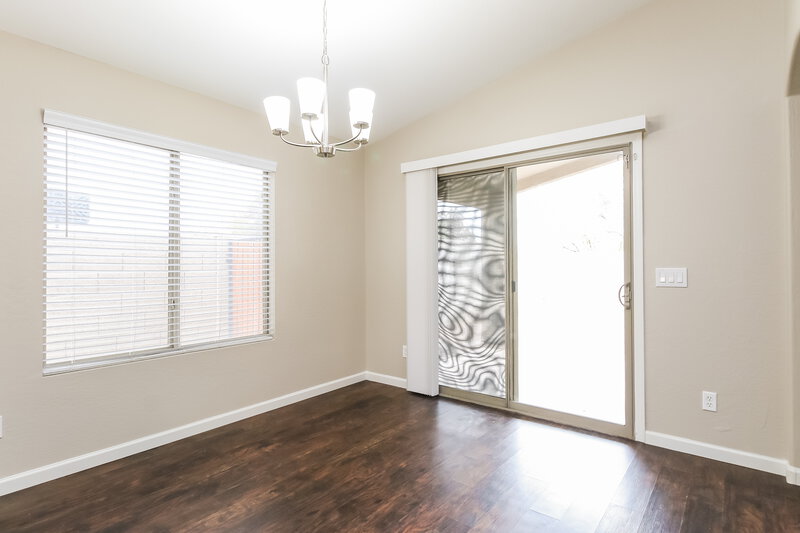 2,045/Mo, 11902 W Maui Ln El Mirage, AZ 85335 Dining Room View