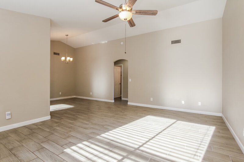 2,000/Mo, 10856 W Ruth Ave Peoria, AZ 85345 Dining Room View 2