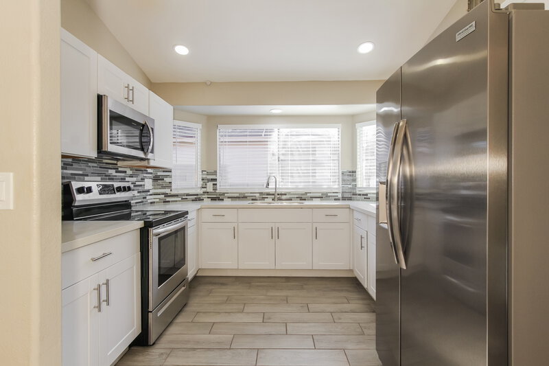 2,000/Mo, 10856 W Ruth Ave Peoria, AZ 85345 Kitchen View