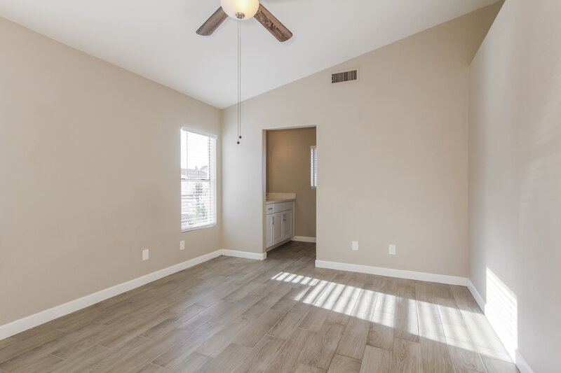 2,000/Mo, 10856 W Ruth Ave Peoria, AZ 85345 Main Bedroom View