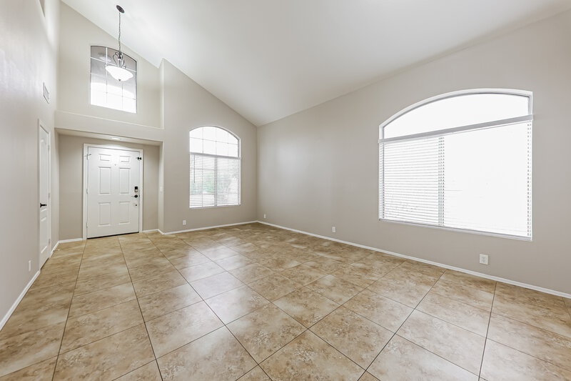 2,610/Mo, 17847 N 13th St Phoenix, AZ 85022 Living Room View 2