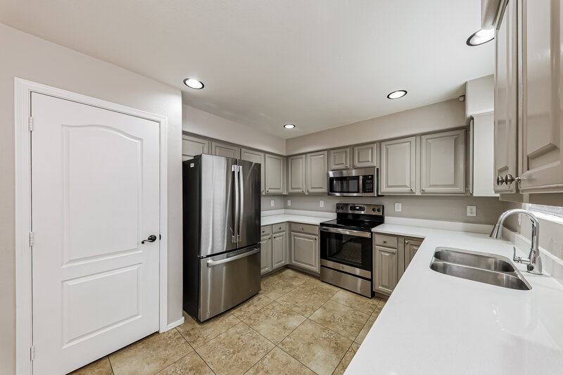 2,610/Mo, 17847 N 13th St Phoenix, AZ 85022 Kitchen View