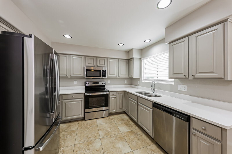 2,610/Mo, 17847 N 13th St Phoenix, AZ 85022 Kitchen View 2
