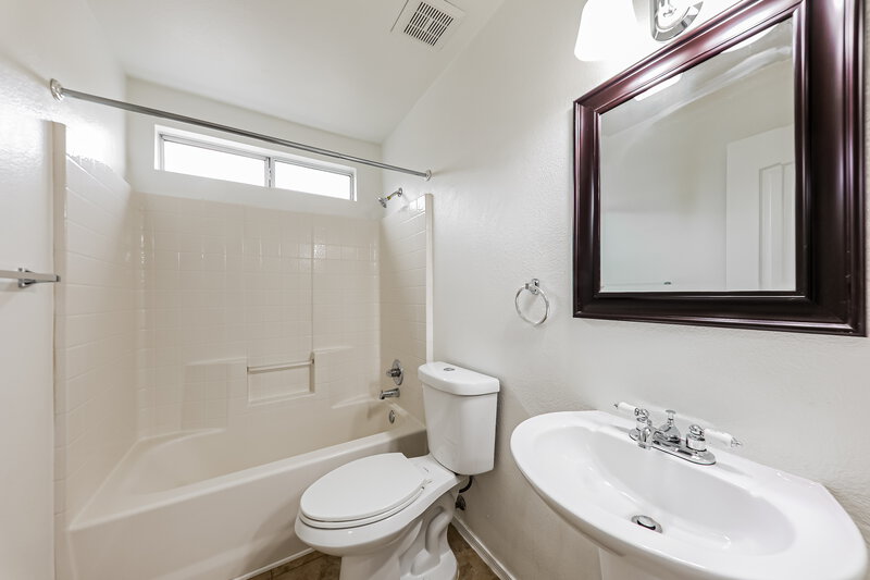 2,610/Mo, 17847 N 13th St Phoenix, AZ 85022 Bathroom View