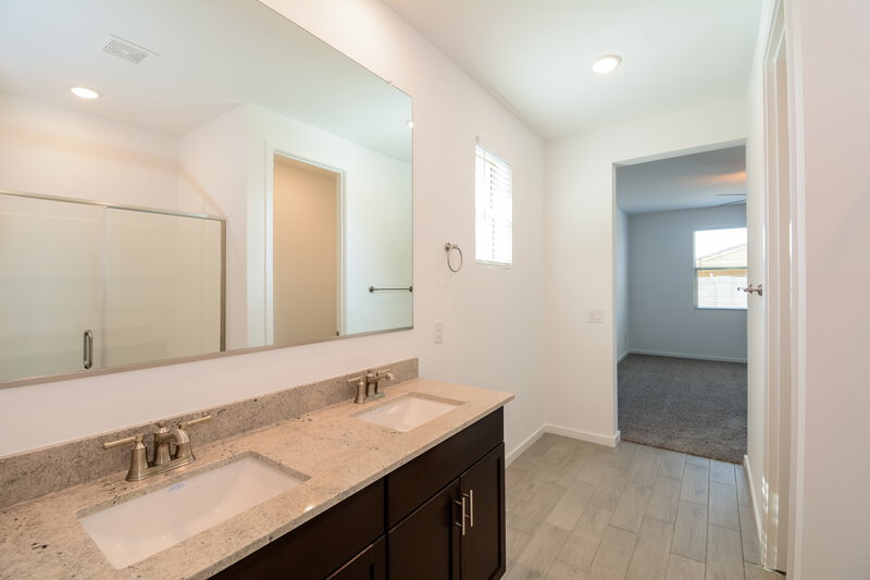 2,195/Mo, 12641 W Daley Lane Sun City West, AZ 85375 Main Bathroom View