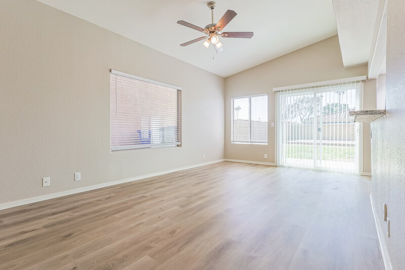 2,045/Mo, 5915 E Norwood St Mesa, AZ 85215 Living Room View