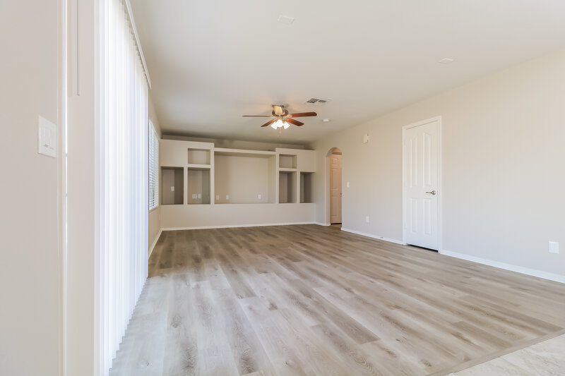 2,245/Mo, 8630 W Echo Ln Peoria, AZ 85345 Family Room View